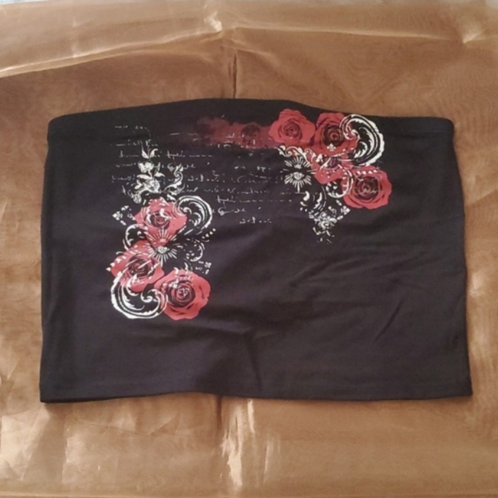 *NWT* Hot Topic Roses And Filigree Black Tube Top with Red Floral Design - Picture 6 of 10